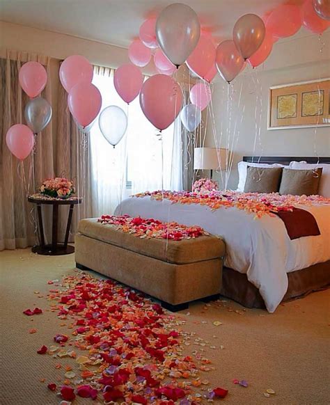 Decorar el dormitorio para San Valentín: pétalos, corazones, velas...