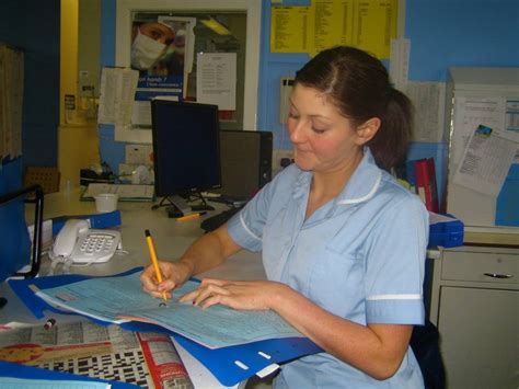 Perioperative nursing ANALYSE THE IMPACT OF THE NEW PERIOPERATIVE NURSE SURGEON ASSISTANT ROLE ...