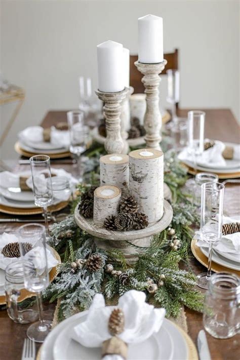 38 Inspiring Rustic Christmas Table Settings - DigsDigs