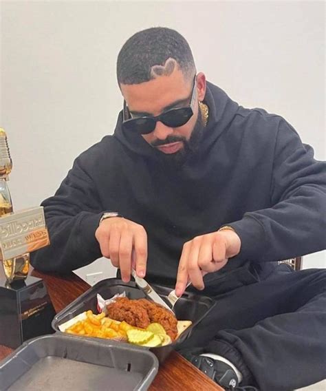 Drake offers to buy famous Jamaican restaurant in Toronto during shutdown