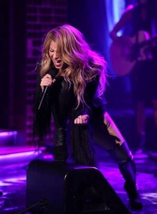 Shakira Gets Interviewed, Performs "Empire" on "The Tonight Show ...