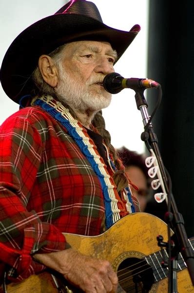 LIVE IN CONCERT - Willie Nelson | Willie nelson, Country music stars ...