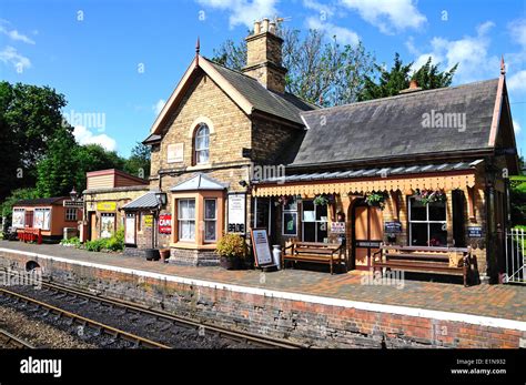 Great Western railway station building and platform, Hampton Loade ...