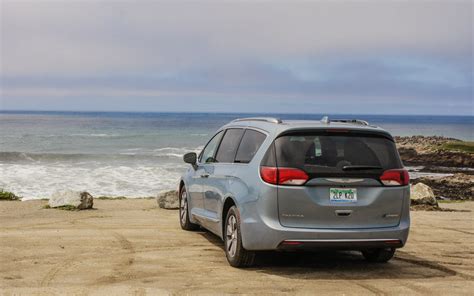 Chrysler Pacifica Hybrid combines modern aesthetic, electric drive - CNET