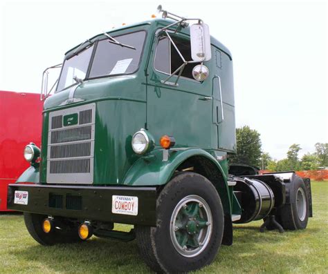 Old Truck Pictures - Classic Big Rigs From The Golden Years Of Trucking