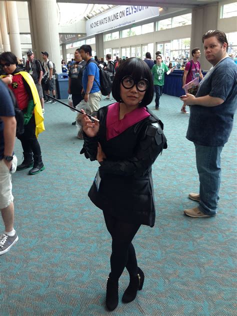 Edna Mode from the Incredibles. #Costumes #Cosplay #Pixar #EdnaMode #Incredibles Epic Cosplay ...