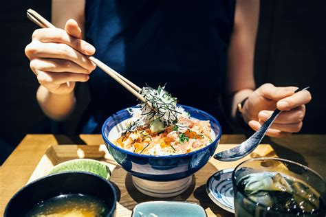 How to Eat With Chopsticks