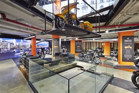 HarleyDavidson NY | Motorcycle showroom design, Showroom design, Motorcycle showroom