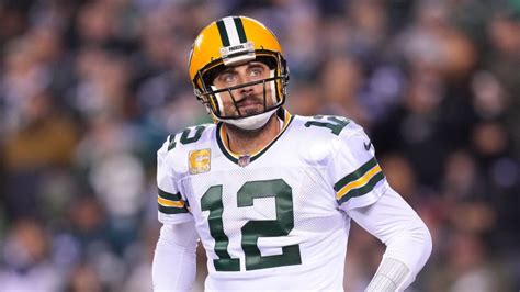 NFL quarterback Aaron Rodgers completes ‘darkness retreat,’ ESPN ...