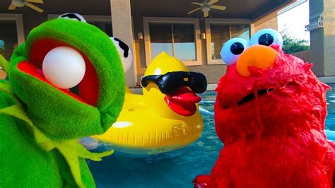 Kermit The Frog Teaches ELMO How To SWIM PART 2! - YouTube