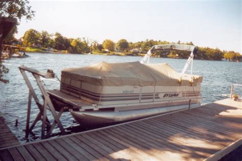 Pontoon Boat Lifts | Shallow Water Pontoon Lifts – R & J Machine