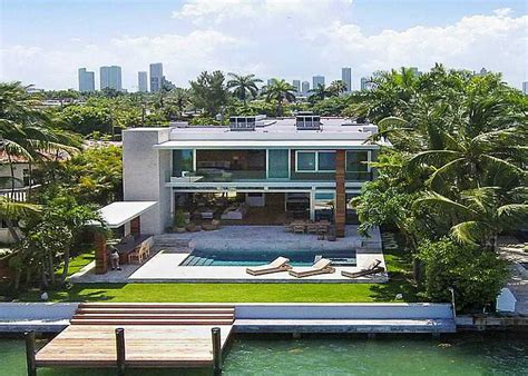 Newly Built Modern Waterfront Home In Miami Beach, FL – $70,000/Month | Homes of the Rich