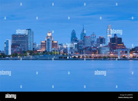 City skyline from camden new jersey hi-res stock photography and images ...