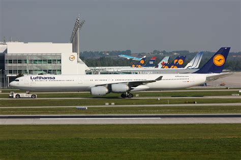 Airbus A340-500/600 picture #02 - Barrie Aircraft Museum