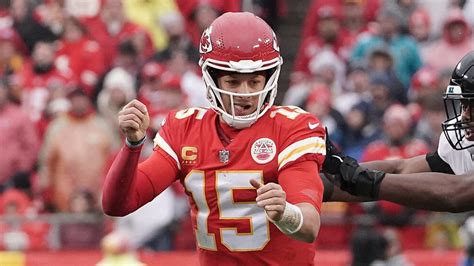 Mahomes returns after exiting in first half with ankle injury | Yardbarker