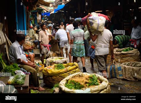 Sealdah hi-res stock photography and images - Alamy