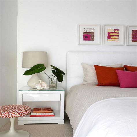 Decorating Bedrooms with White Walls