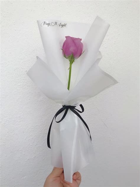 Single Rose Bouquet en 2023 | Arreglos florales diy, Arreglos florales sencillos, Arreglos ...