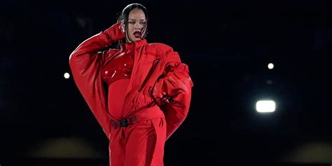 Rihanna Reveals She’s Pregnant at 2023 Super Bowl Halftime Show | 105.3 ...