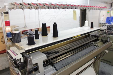 What are Knitting Machines? |Usage, Classification and types