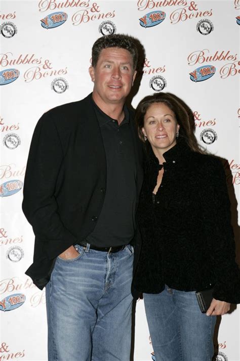 Dan Marino fathered girl during 2004 extramarital affair - UPI.com