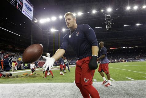 J.J. Watt injury: Houston Texans DE sporting big club on his broken hand vs. New England ...