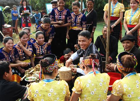 Hanoi culture-tourism village hosts ethnic people’s spring-welcoming ...