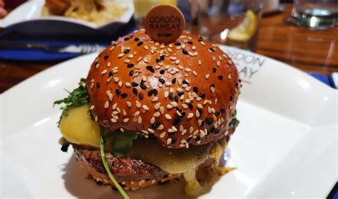 Gordon Ramsay's New Chicago Burger Joint Has Opened In River North