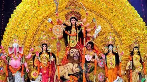 Devi Navaratri 2021: నవరాత్రుల్లో అమ్మవారికి ఒక్కొక్క ప్రాంతంలో ఒక్క అలంకరణ.. తొమ్మిది రూపాల్లో ...