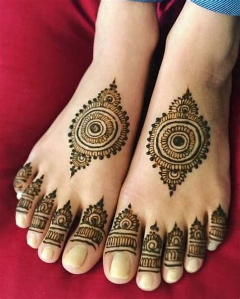 15 Beautiful and Easy Mehndi Designs for Leg