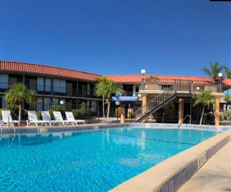 Tarpon Shores Inn - Tarpon Springs Motel