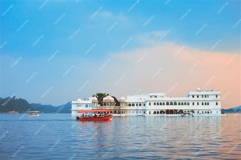 Premium Photo | Lake Palace palace on Lake Pichola in twilight, Udaipur ...