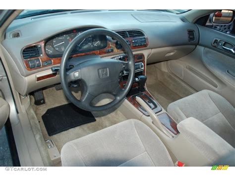 1997 Honda Accord LX Sedan interior Photo #39695723 | GTCarLot.com