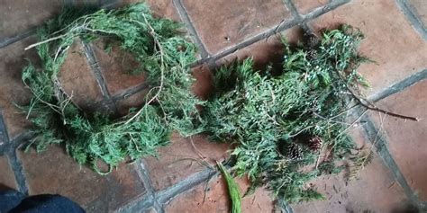 Stunning Foraged Yule Wreath Tutorial to End 2020 Right » HG