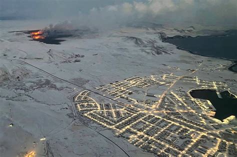 Nova erupção vulcânica perto do porto islandês de Grindavik - Expresso