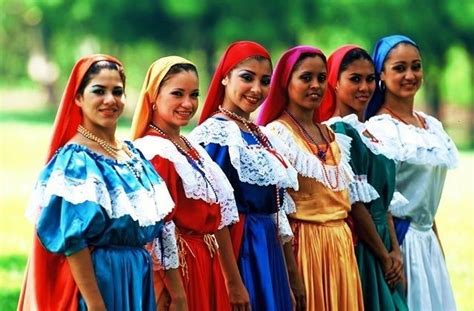 Traje típico de volcaneña. El Salvador. | Traditional dresses, El ...