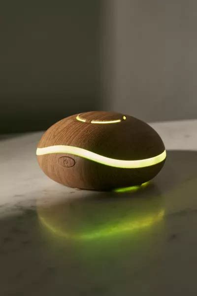 Lily Travel Essential Oil Diffuser | Urban Outfitters