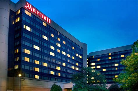 Free Shuttle Service to Newark Airport | Marriott Bonvoy - Home page