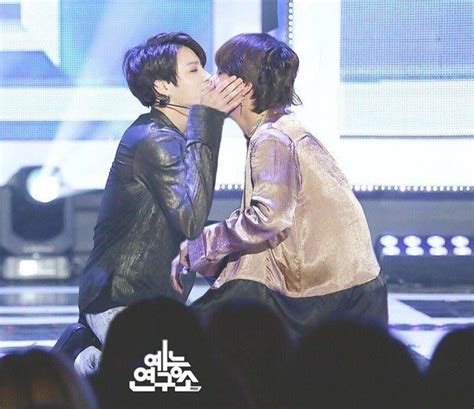 Bts Kiss Vkook : TaeKook Hidden Moments (Kiss) || BTS TaeKook/VKook ...