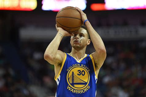 Stephen Curry Shoots Better When Chewing His Mouthguard - WSJ