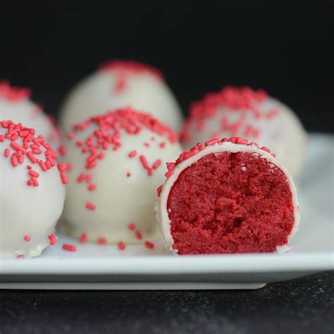 Red Velvet Cake Balls With Cream Cheese Recipe | Gourmet Food World