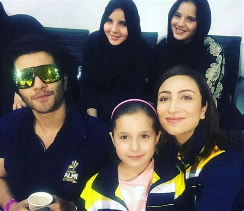 Shahid Afridi With His Daughters at PSL | Style.Pk