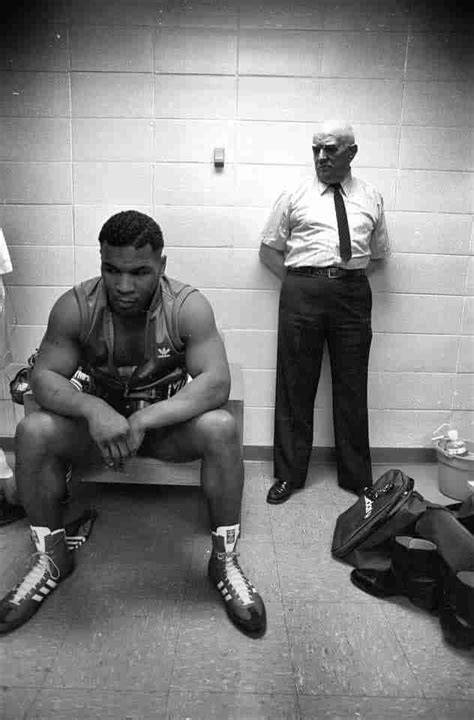 Mike Tyson's Peek-a-Boo Boxing Style - Fighting Tips - Street Fight Mentality & Fight Sport