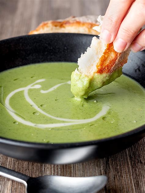 Broccoli and Stilton Soup a British Classic! - Krumpli