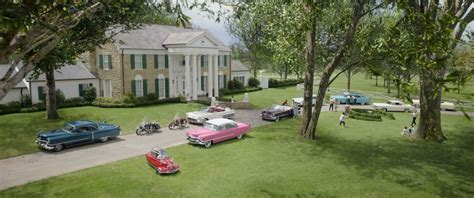 "Elvis" Movie Set Design — How Graceland Was Recreated for Filming ...