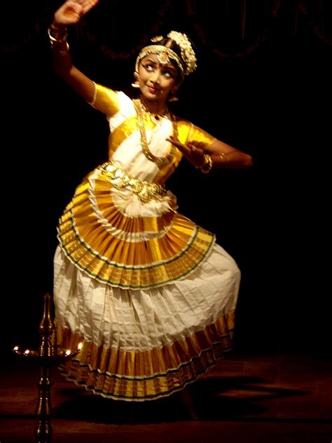 Mohiniyattam by Halfrek on DeviantArt