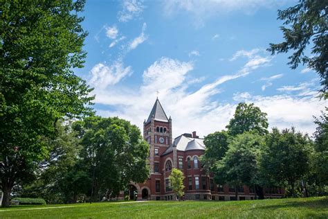 Best Colleges & Universities in New Hampshire | Top Consensus Ranked Schools in New Hampshire 2021