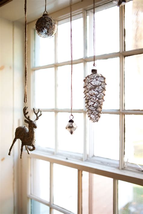 70 Awesome Christmas Window Décor Ideas - DigsDigs