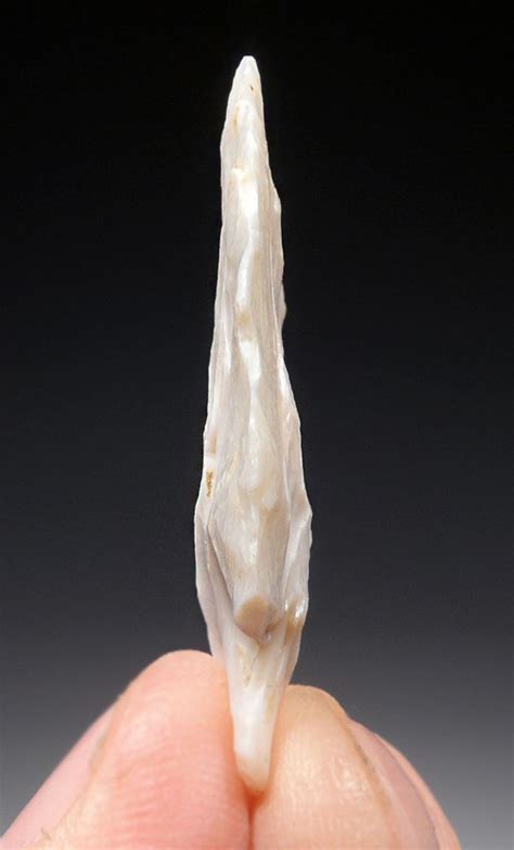 EXQUISITE MAYAN PRE-COLUMBIAN BIFACIAL ATLATL ARROWHEAD IN WHITE FLINT *PC351 - TIME VAULT GALLERY