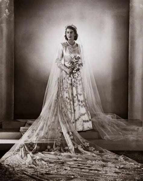 Princess Elizabeth wedding portrait, 1947 | Queen elizabeth wedding, Royal wedding dress ...